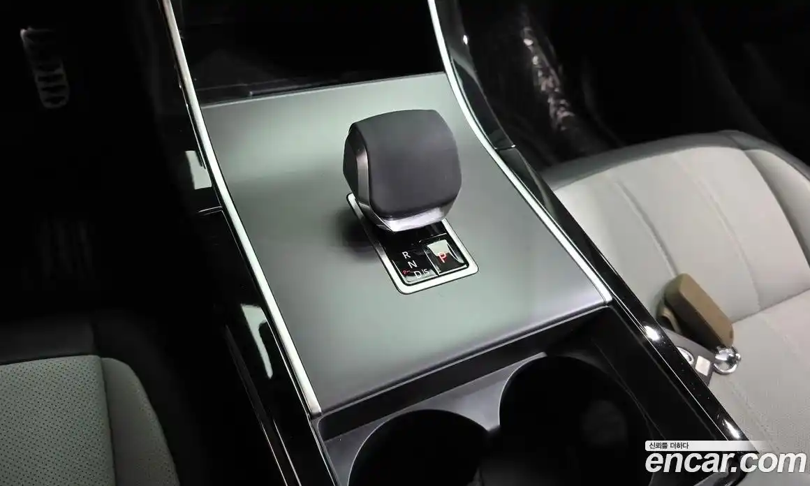 Land Rover Range-Rover Evoque 2024 2.0 гидро в Москве № 231126, фото 8
