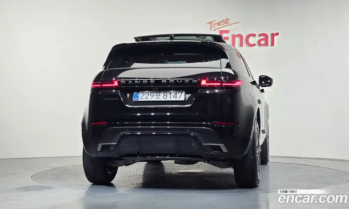 Land Rover Range-Rover Evoque 2025 2.0 гидро в Москве № 231133, фото 3