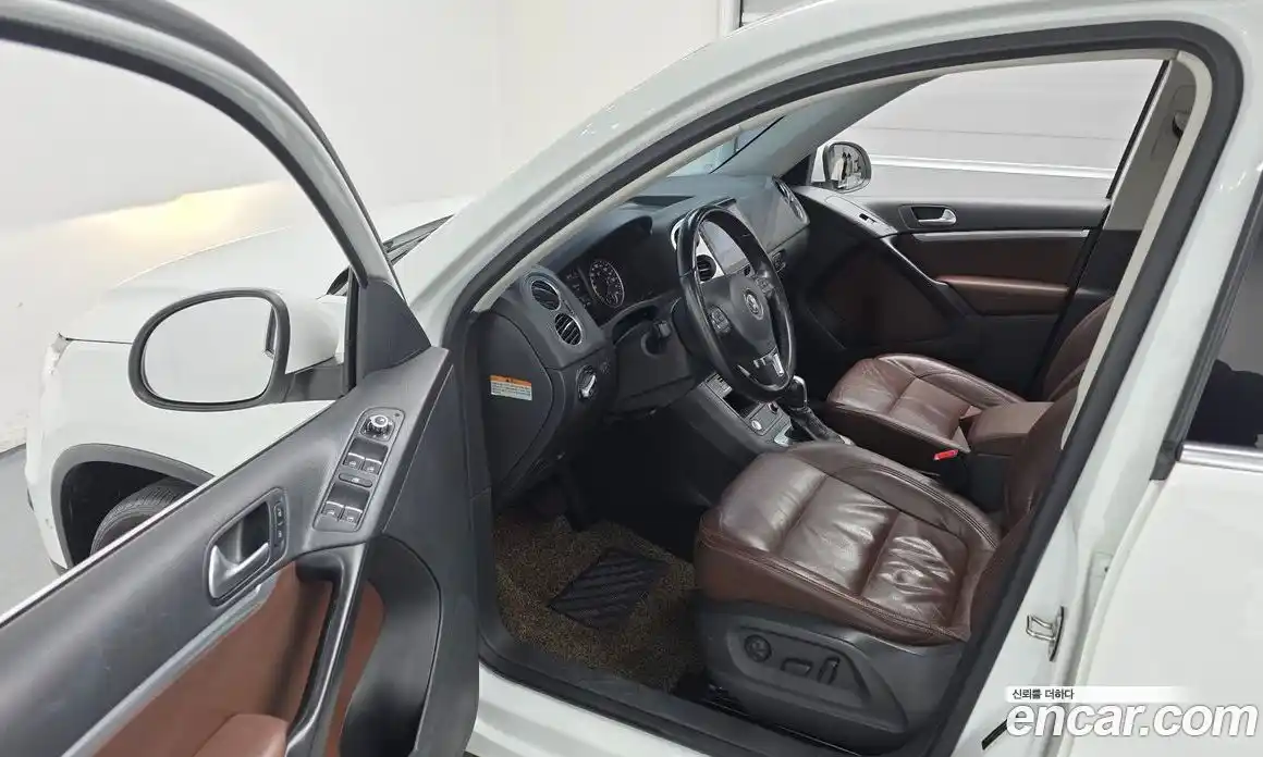 Volkswagen Tiguan 2014 2.0 гидро в Москве № 629185, фото 11