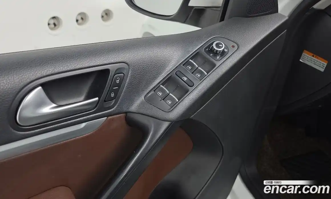 Volkswagen Tiguan 2014 2.0 гидро в Москве № 629185, фото 19