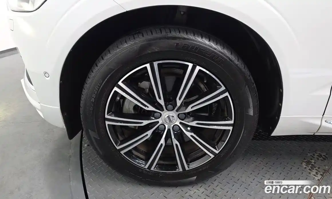Volvo XC60 2020 2.0 гидро в Москве № 724127, фото 4