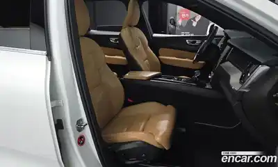 Volvo XC60 2020 2.0 гидро в Москве № 724127, миниатюра 9