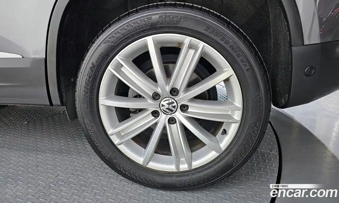 Volkswagen Tiguan 2014 2.0 гидро в Москве № 826166, фото 5