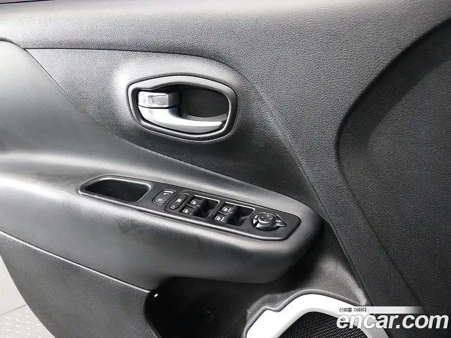 Jeep Renegade 2018 2.4 гидро в Москве № 826638, фото 13