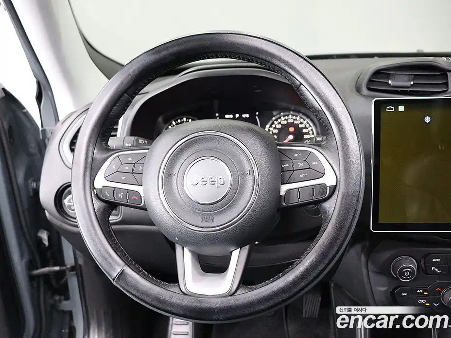 Jeep Renegade 2018 2.4 гидро в Москве № 826638, фото 16