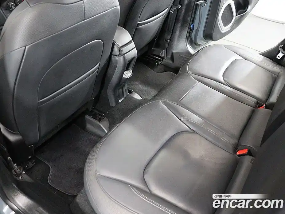 Jeep Renegade 2018 2.4 гидро в Москве № 826638, фото 17