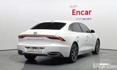 Hyundai Grandeur 2022 2.5 Автомат в Москве № 1002380, миниатюра 2