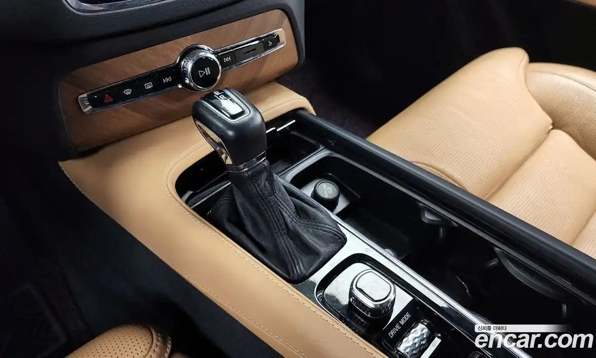 Volvo XC90 2017 2.0 гидро в Москве № 164655, фото 9