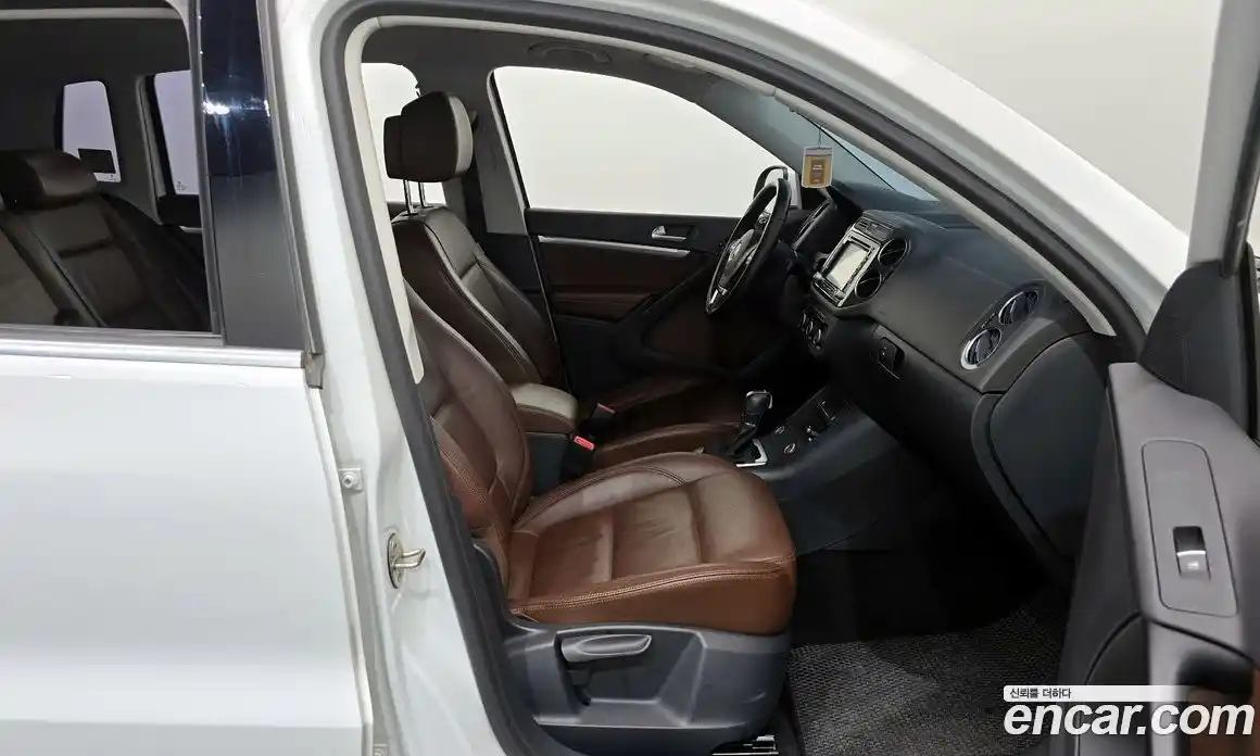 Volkswagen Tiguan 2015 2.0 гидро в Москве № 199116, фото 11