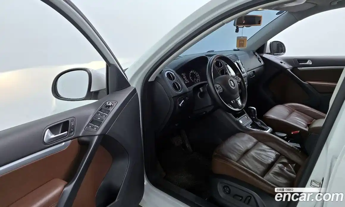 Volkswagen Tiguan 2015 2.0 гидро в Москве № 199116, фото 10