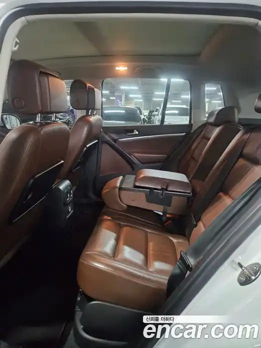 Volkswagen Tiguan 2015 2.0 гидро в Москве № 199333, фото 6