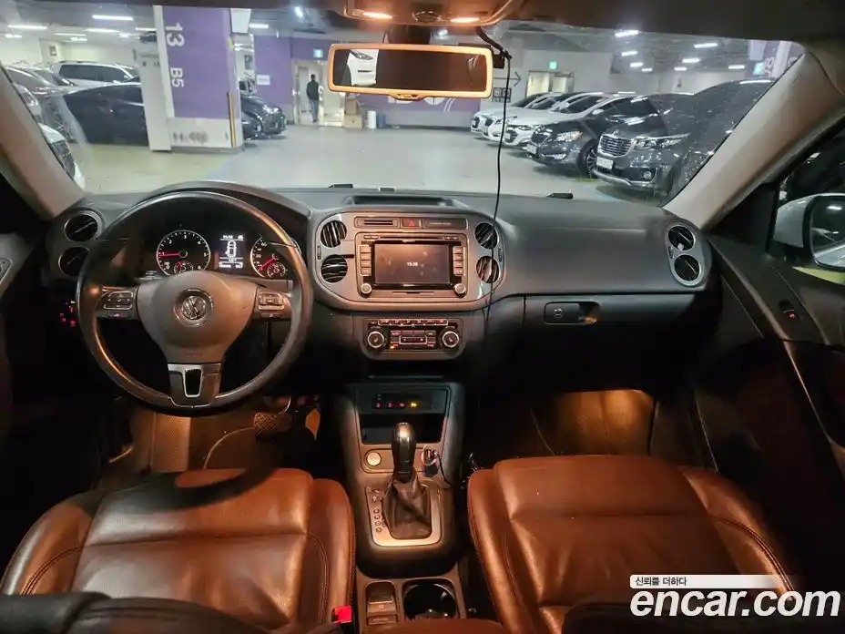 Volkswagen Tiguan 2015 2.0 гидро в Москве № 199333, фото 10