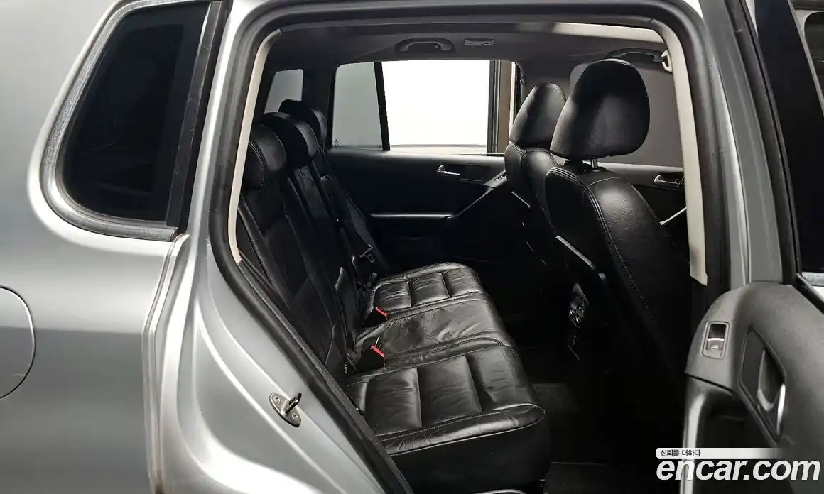 Volkswagen Tiguan 2011 2.0 гидро в Москве № 215310, фото 11