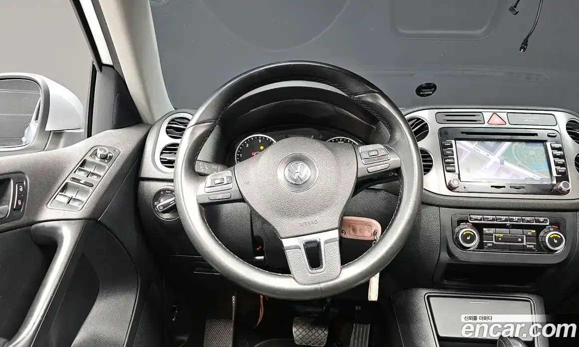 Volkswagen Tiguan 2011 2.0 гидро в Москве № 215310, фото 13