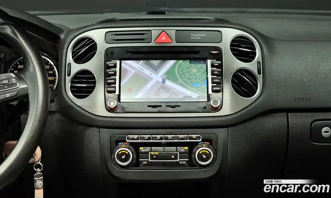 Volkswagen Tiguan 2011 2.0 гидро в Москве № 215310, фото 14