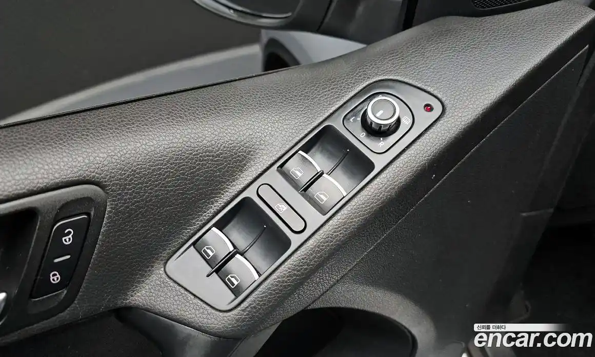 Volkswagen Tiguan 2011 2.0 гидро в Москве № 215310, фото 18