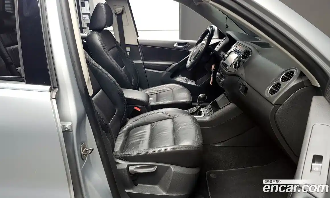 Volkswagen Tiguan 2011 2.0 гидро в Москве № 215310, фото 10