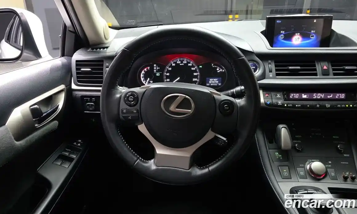 Lexus CT200h 2018 1.8 гидро в Москве № 275583, фото 13