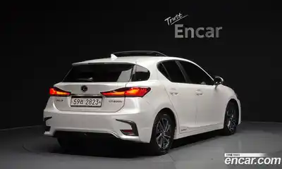 Lexus CT200h 2018 1.8 гидро в Москве № 275583, миниатюра 2