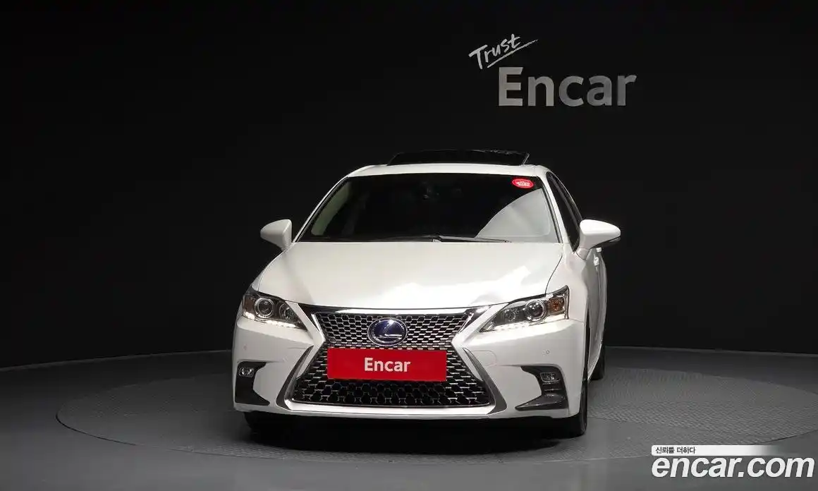 Lexus CT200h 2018 1.8 гидро в Москве № 275583, фото 3