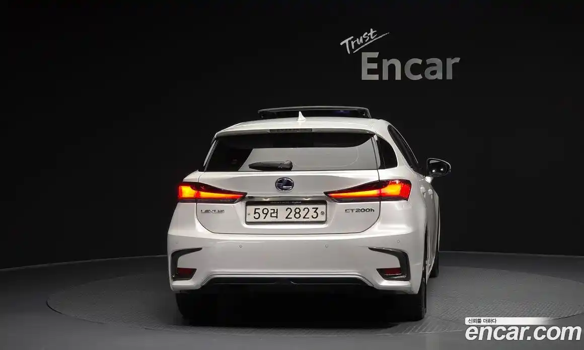 Lexus CT200h 2018 1.8 гидро в Москве № 275583, фото 4