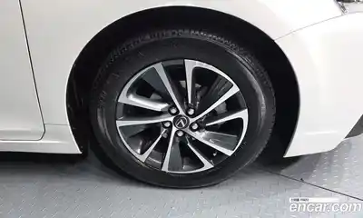 Lexus CT200h 2018 1.8 гидро в Москве № 275583, миниатюра 5