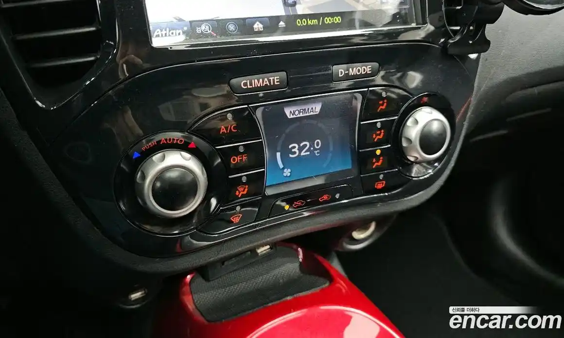 Nissan Juke 2014 1.6 гидро в Москве № 284919, фото 17