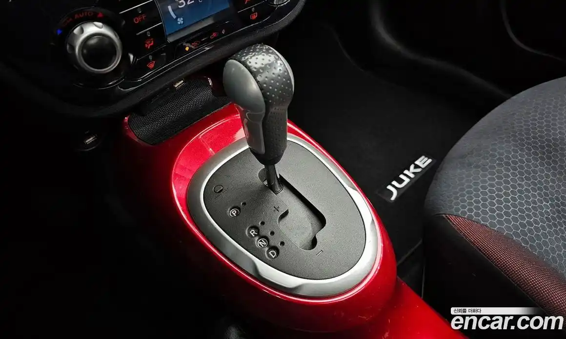 Nissan Juke 2014 1.6 гидро в Москве № 284919, фото 9