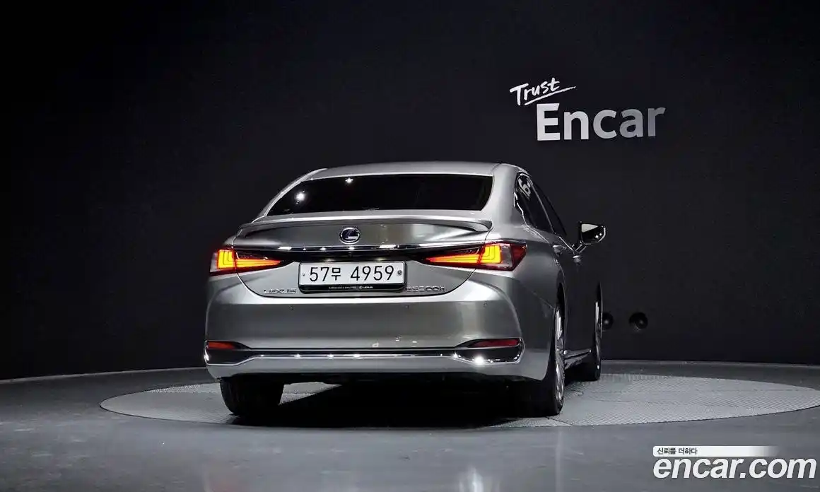 Lexus ES 2018 2.5 гидро в Москве № 398062, фото 4
