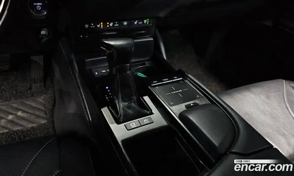 Lexus ES 2018 2.5 гидро в Москве № 398062, фото 9