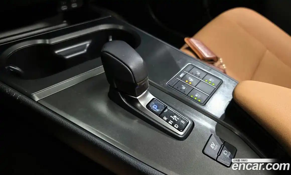 Lexus UX 2024 2.0 гидро в Москве № 499566, фото 9