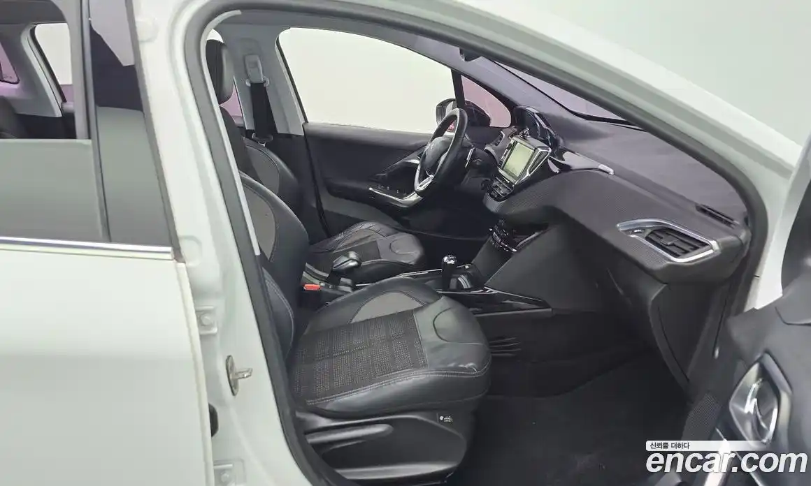 Peugeot 2008 2015 1.6 гидро в Москве № 611241, фото 11