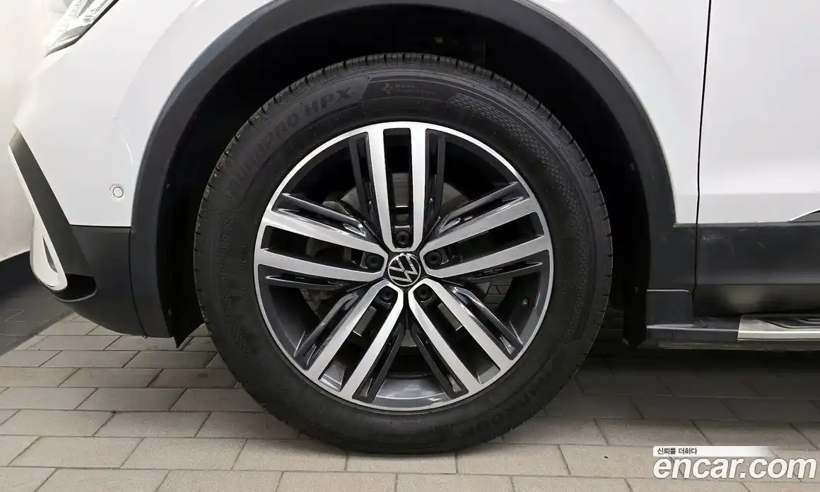 Volkswagen Tiguan 2023 2.0 гидро в Москве № 628966, фото 5