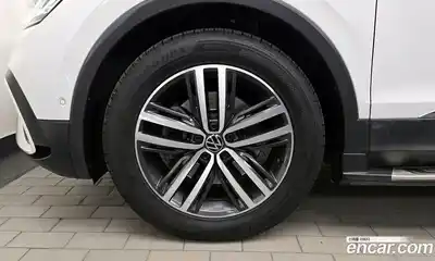 Volkswagen Tiguan 2023 2.0 гидро в Москве № 628966, миниатюра 5