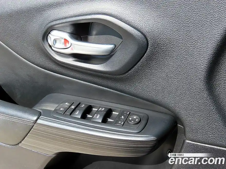 Jeep Cherokee 2016 2.4 гидро в Москве № 750185, фото 11