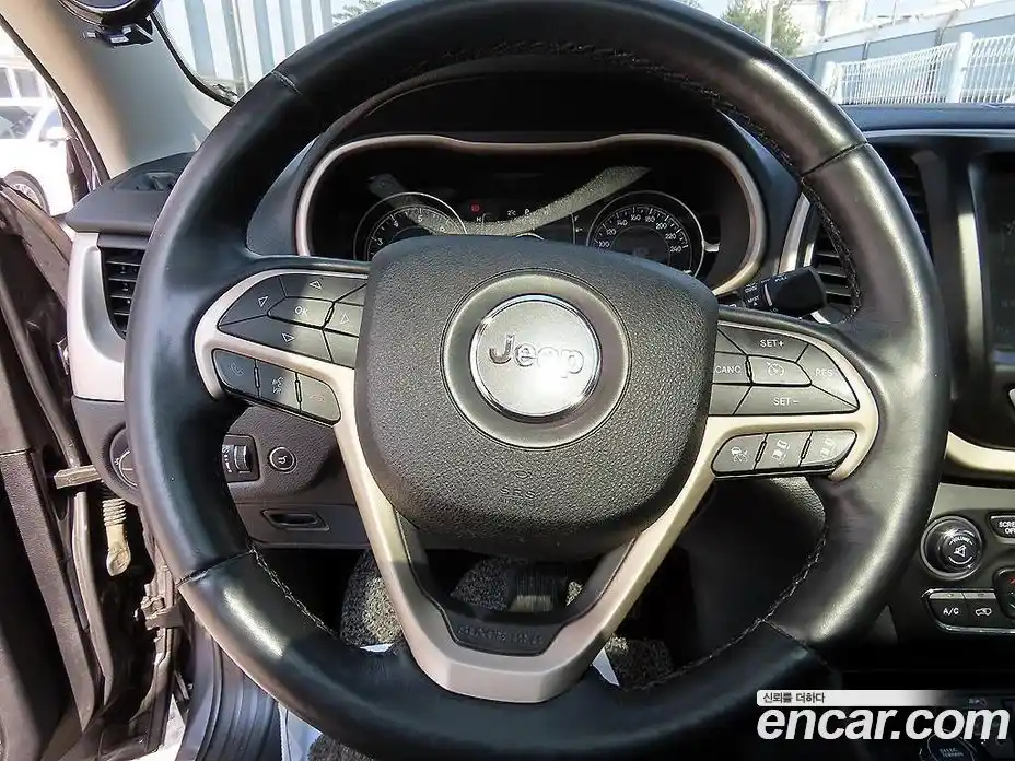 Jeep Cherokee 2016 2.4 гидро в Москве № 750185, фото 8