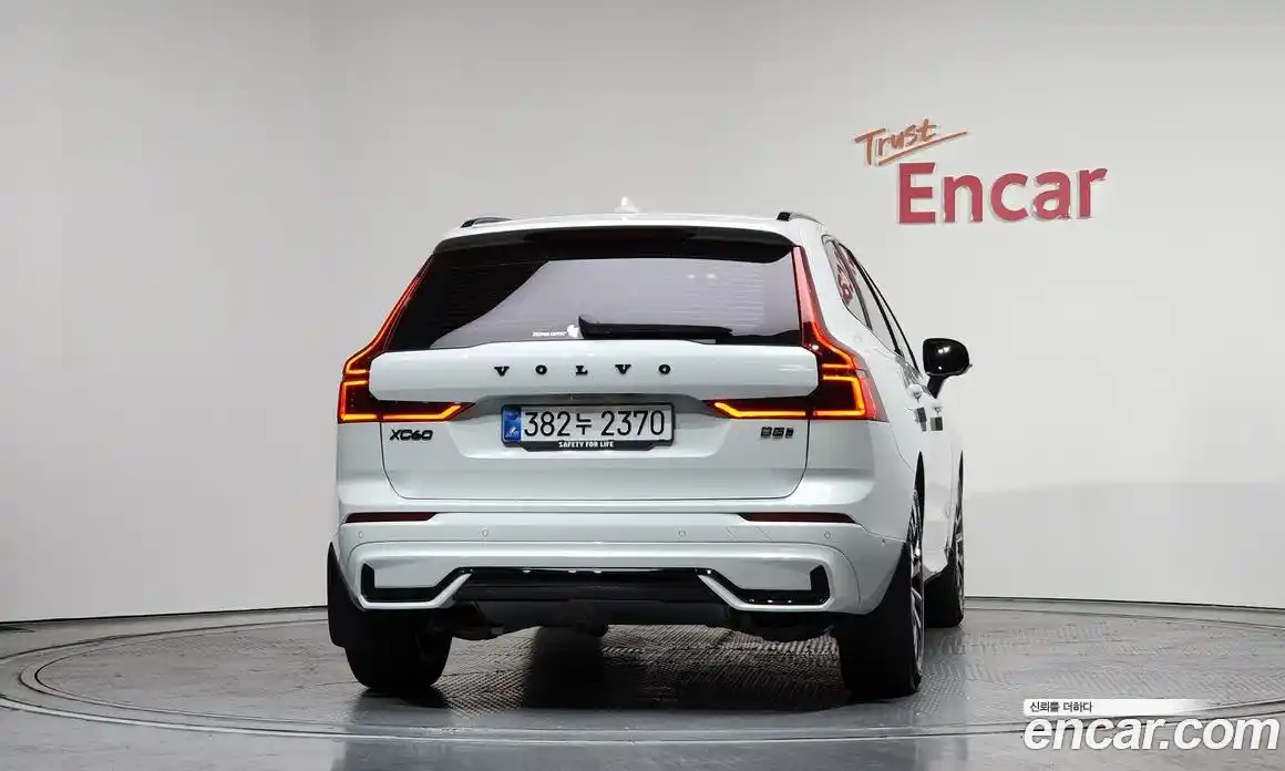 Volvo XC60 2025 2.0 гидро в Москве № 860274, фото 4