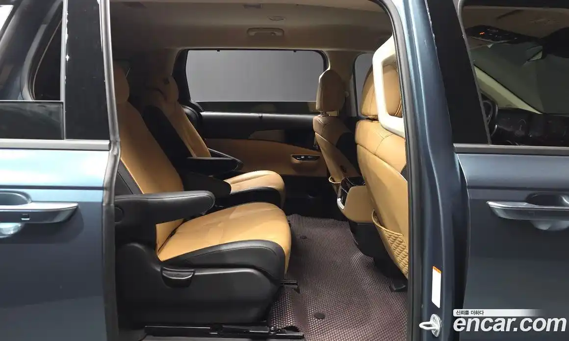 Kia Canival 2023 3.5 Автомат в Москве № 929207, фото 12