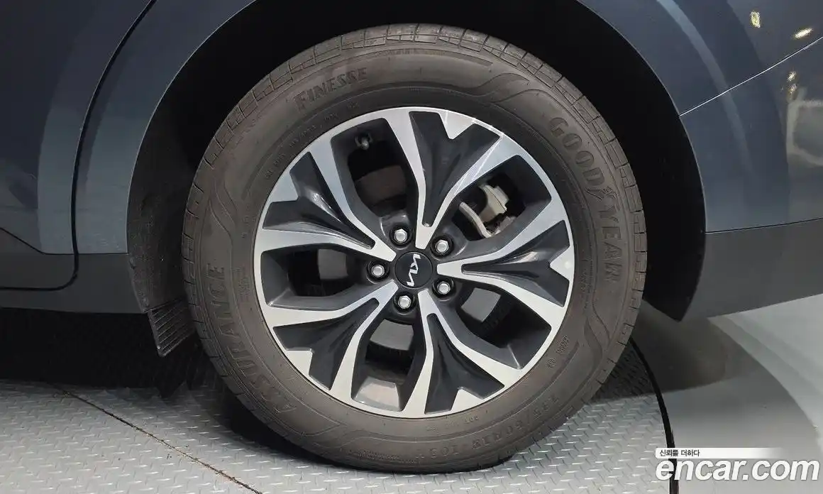 Kia Canival 2023 3.5 Автомат в Москве № 929207, фото 5