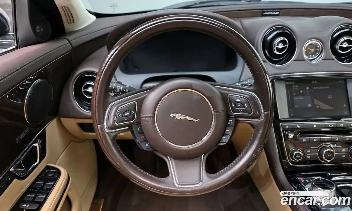 Jaguar XJ 2016 3.0 гидро в Москве № 976513, фото 15