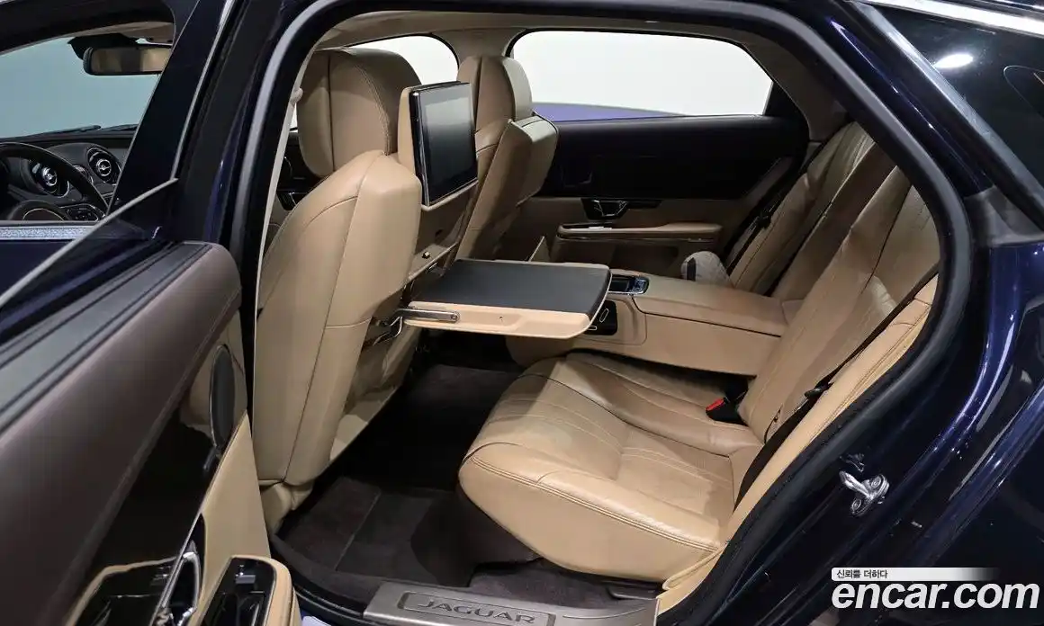 Jaguar XJ 2016 3.0 гидро в Москве № 976513, фото 20