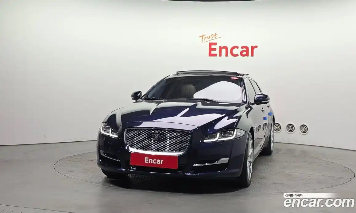 Jaguar XJ 2016 3.0 гидро в Москве № 976513, фото 3