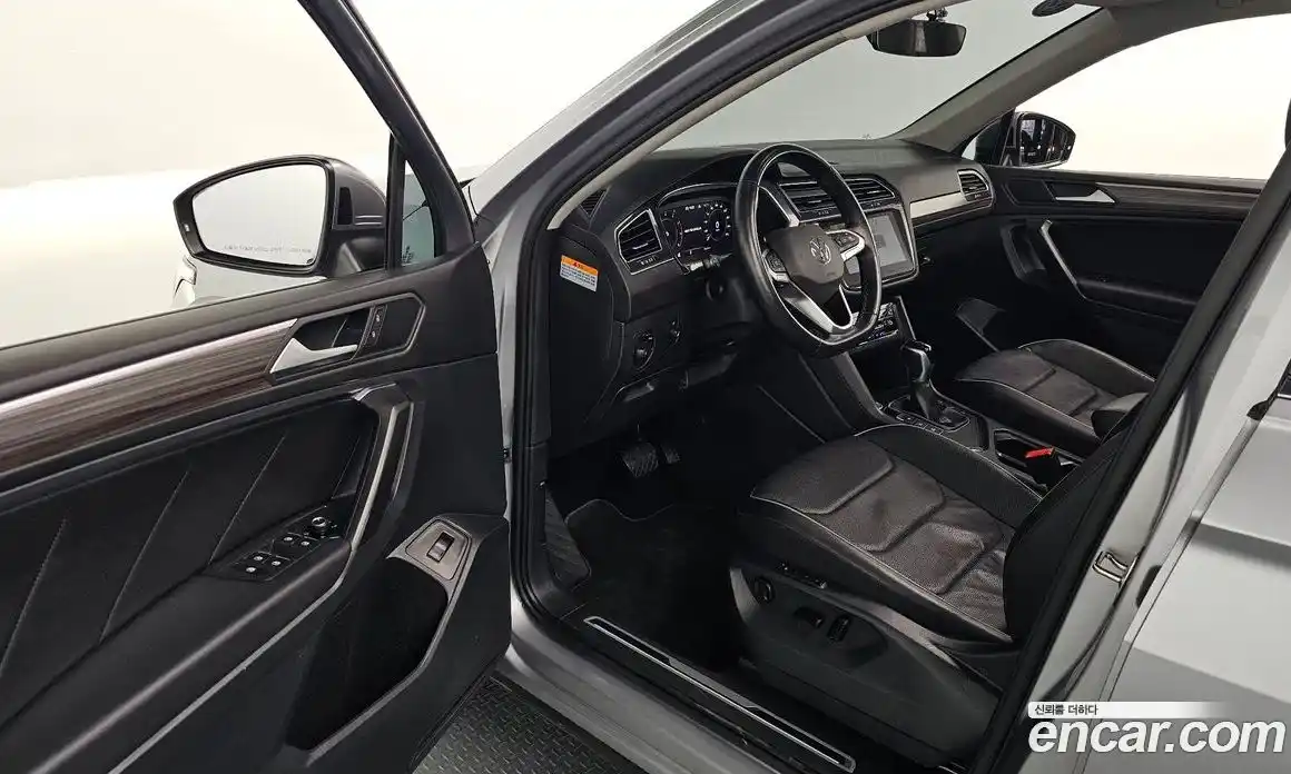 Volkswagen Tiguan 2022 2.0 гидро в Москве № 1014526, фото 11