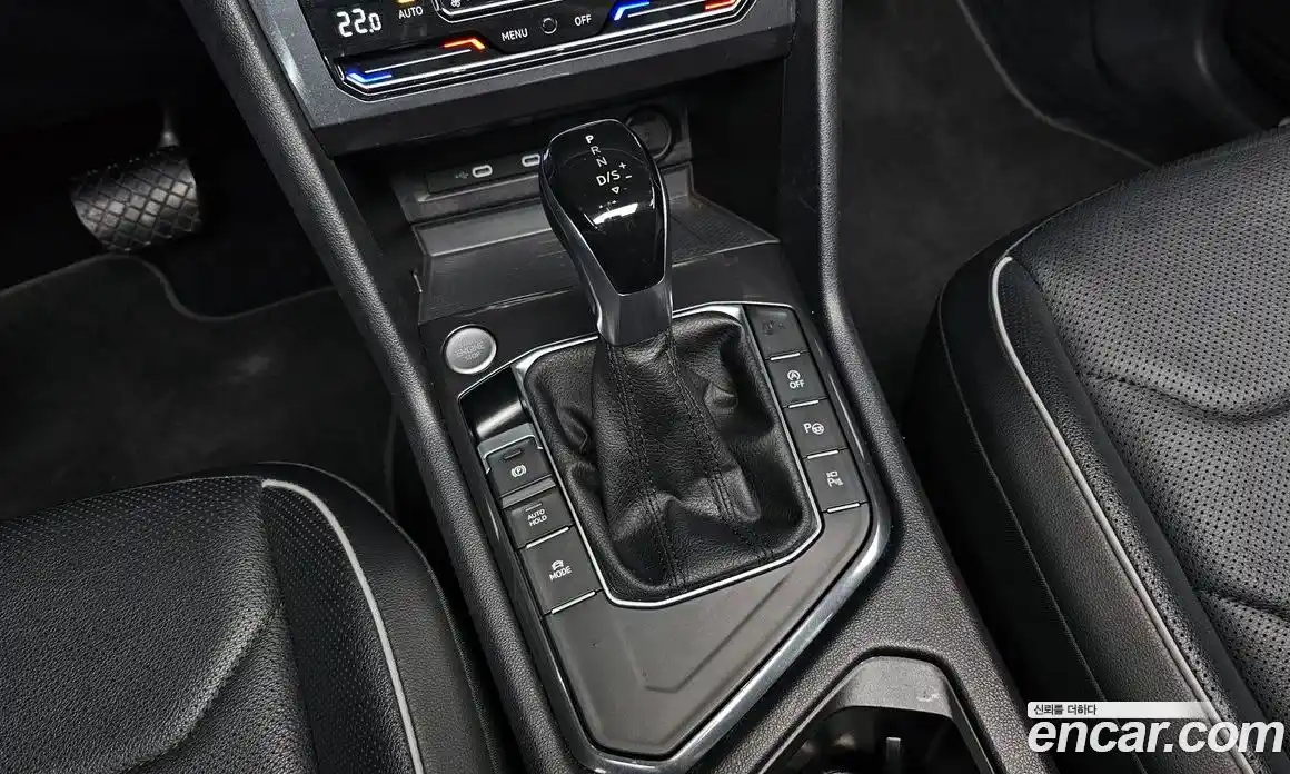 Volkswagen Tiguan 2022 2.0 гидро в Москве № 1014526, фото 9