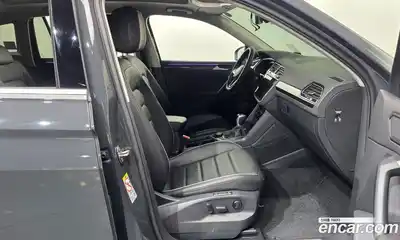 Volkswagen Tiguan 2021 2.0 гидро в Москве № 1014634, миниатюра 11