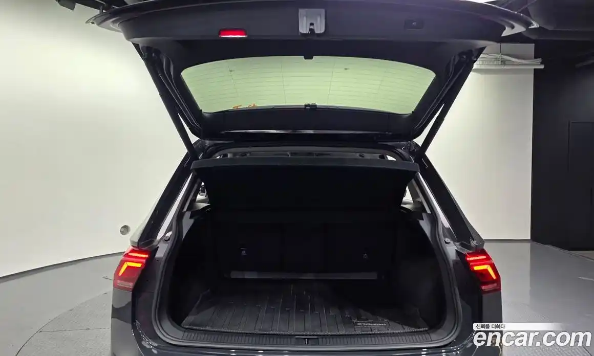 Volkswagen Tiguan 2021 2.0 гидро в Москве № 1014634, фото 20