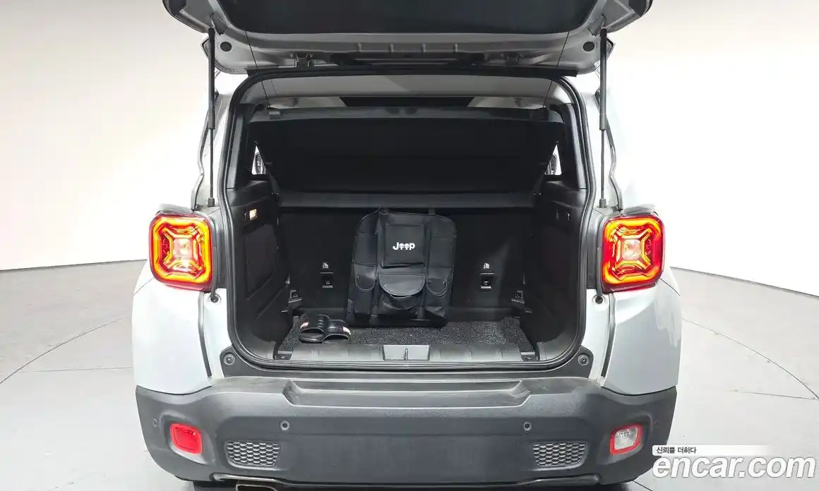 Jeep Renegade 2020 1.6 гидро в Москве № 1015001, фото 20