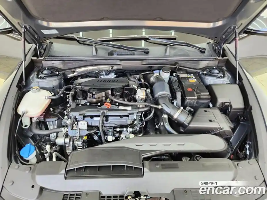 Hyundai Sonata 2023 1.6 Автомат в Москве № 1065090, фото 10