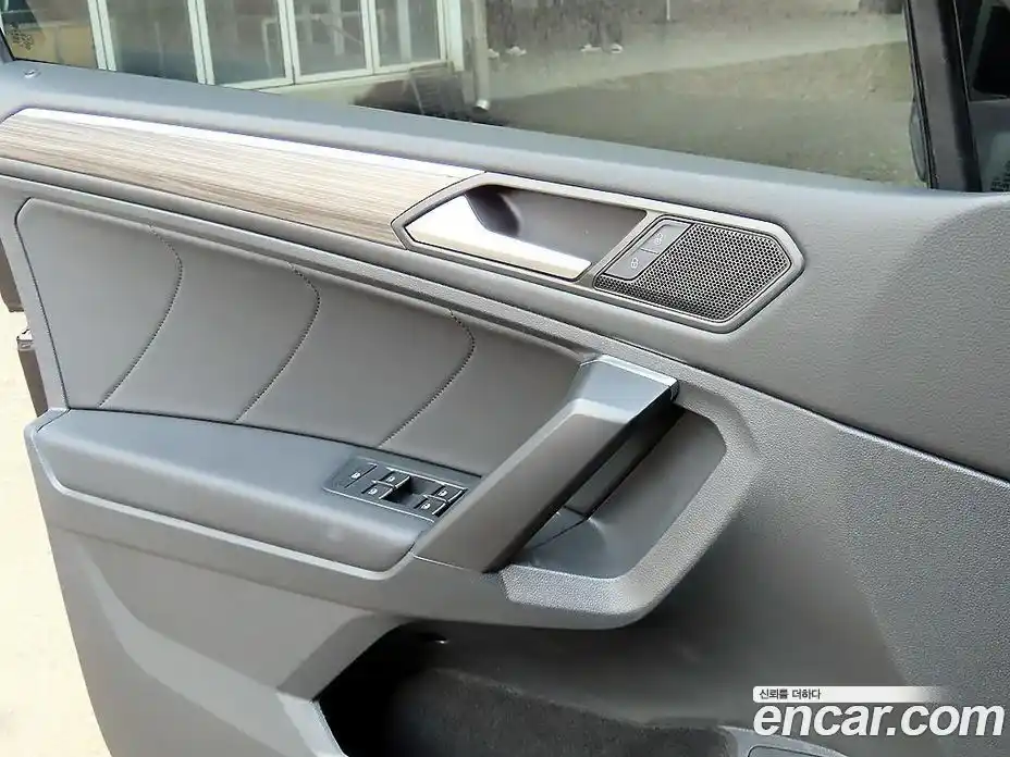 Volkswagen Tiguan 2023 2.0 гидро в Москве № 169175, фото 11