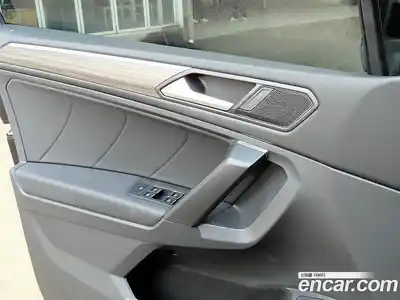 Volkswagen Tiguan 2023 2.0 гидро в Москве № 169175, миниатюра 11
